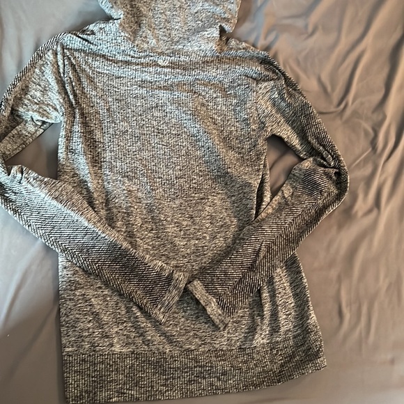 Cowl Neck Athletic Long Sleeve Pull Over Sweatshirt in Marled Grey - Picture 3 of 4
